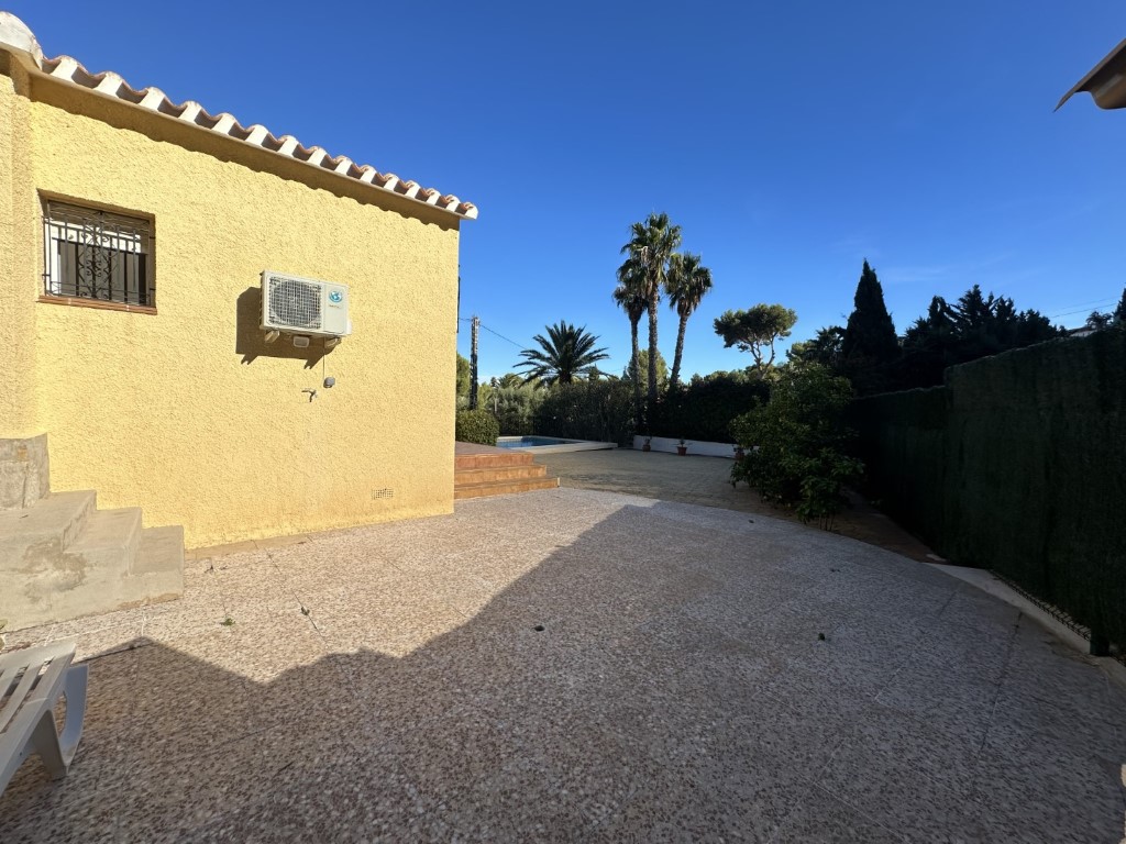 Villa with pool for sale in Dénia - Zona Montgo