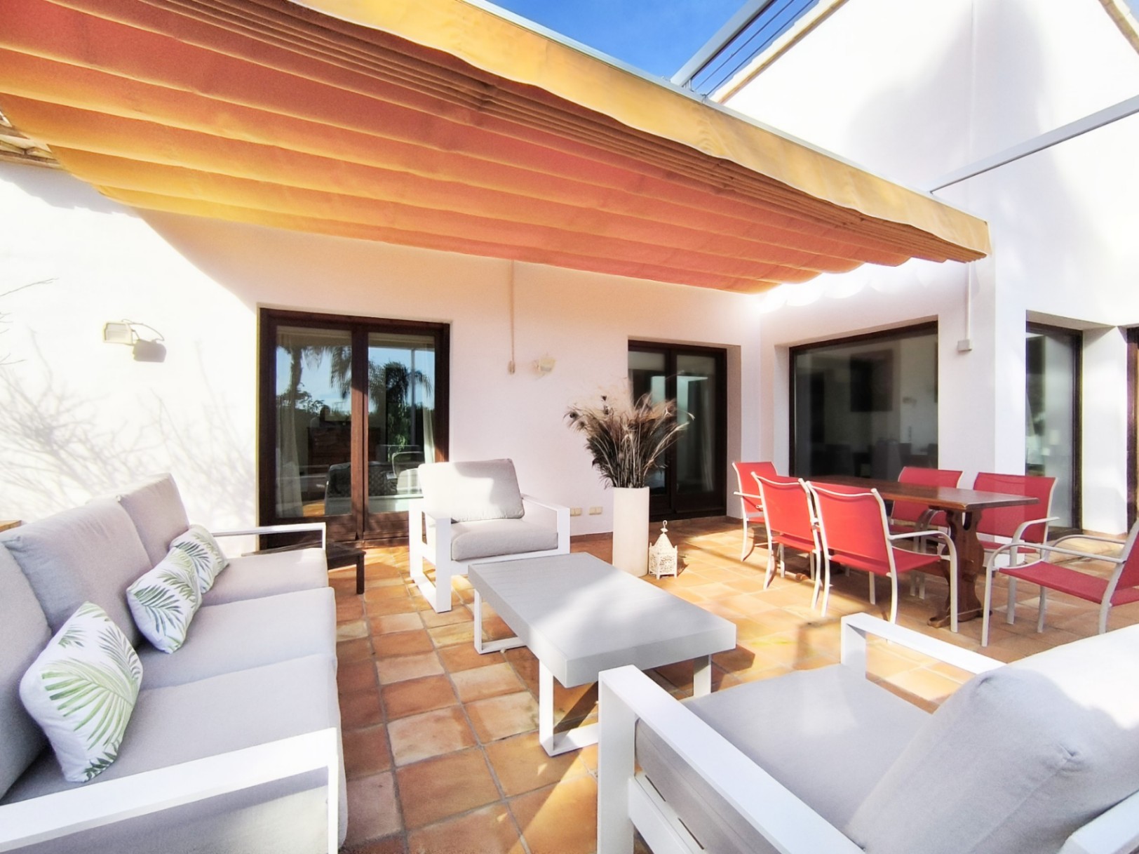 Villa con piscina privada en venta Ondara