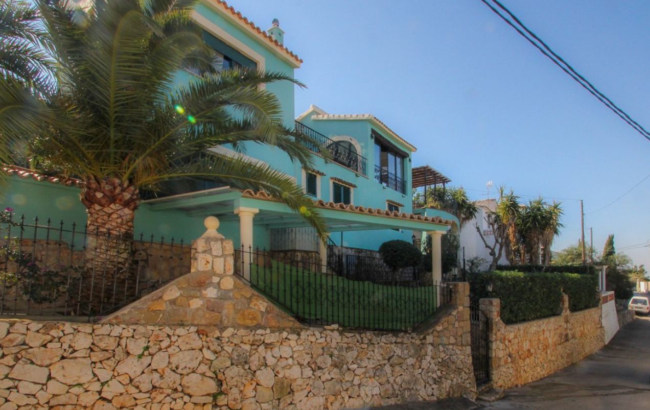 Villa with sea views for sale Dénia